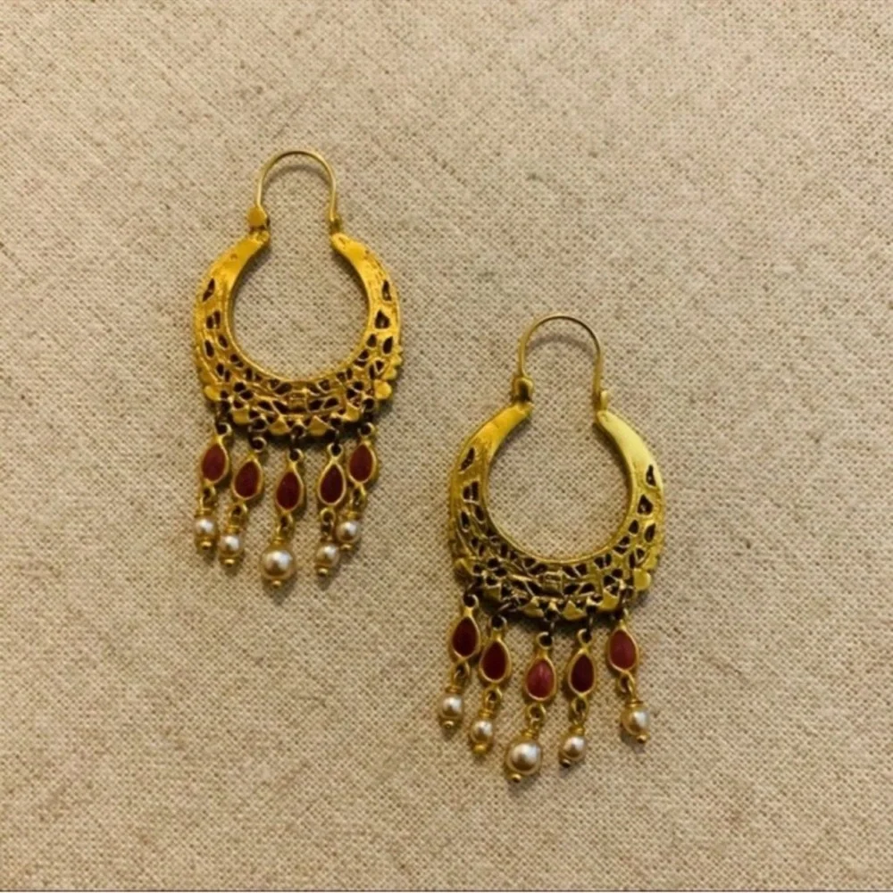 The Museum Company | Earrings | Enamel & Pearl